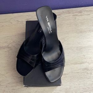 Delicious black leather Via Spiga slides